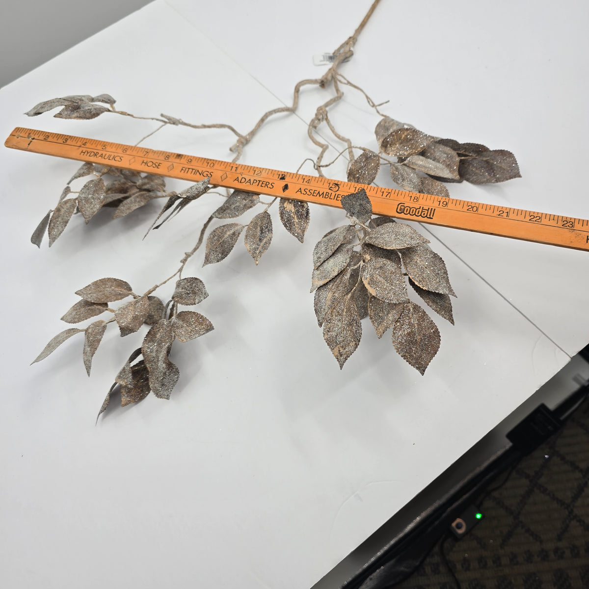 36&quot; Glitter Rose Leaf--#xar560