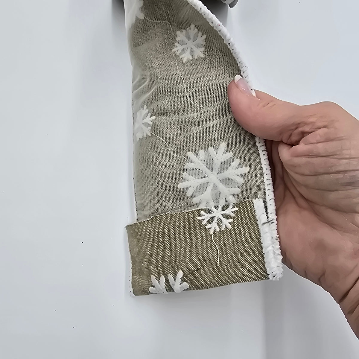 4&quot; Snowflake Ribbon--#rw2778-be/wh